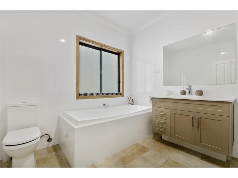 75 Kangaroo Rd, Tahmoor NSW 2573