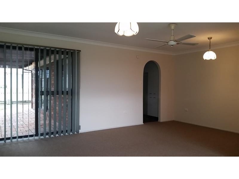 53 Catherine St, Mannering Park NSW 2259