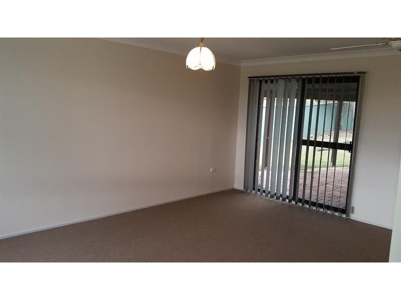 53 Catherine St, Mannering Park NSW 2259