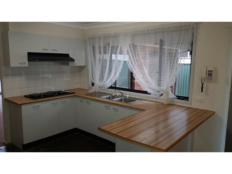 53 Catherine St, Mannering Park NSW 2259