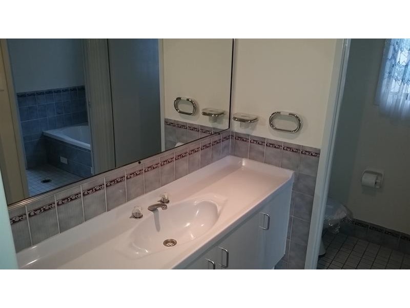 53 Catherine St, Mannering Park NSW 2259