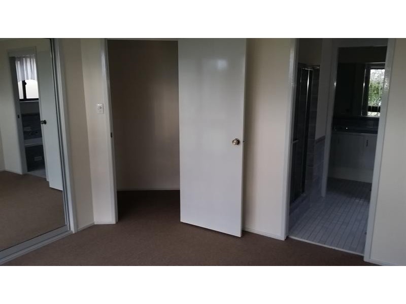 53 Catherine St, Mannering Park NSW 2259