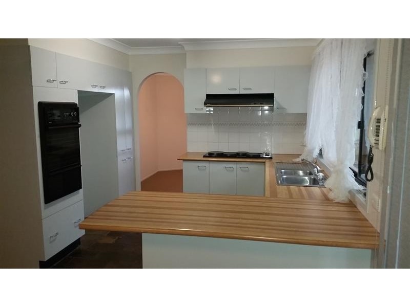 53 Catherine St, Mannering Park NSW 2259