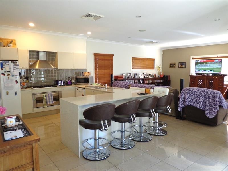 6 Callaway Ave, Campbelltown NSW 2560