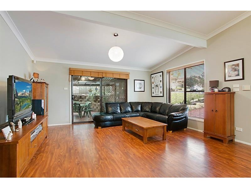 16 Rule St, Cambridge Park NSW 2747