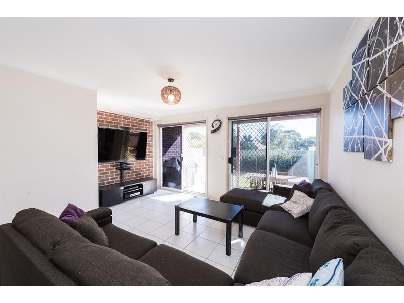 25 Lionel St, Ingleburn NSW 2565