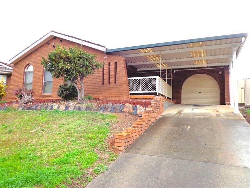 44 Stockdale Cres, Abbotsbury NSW 2176