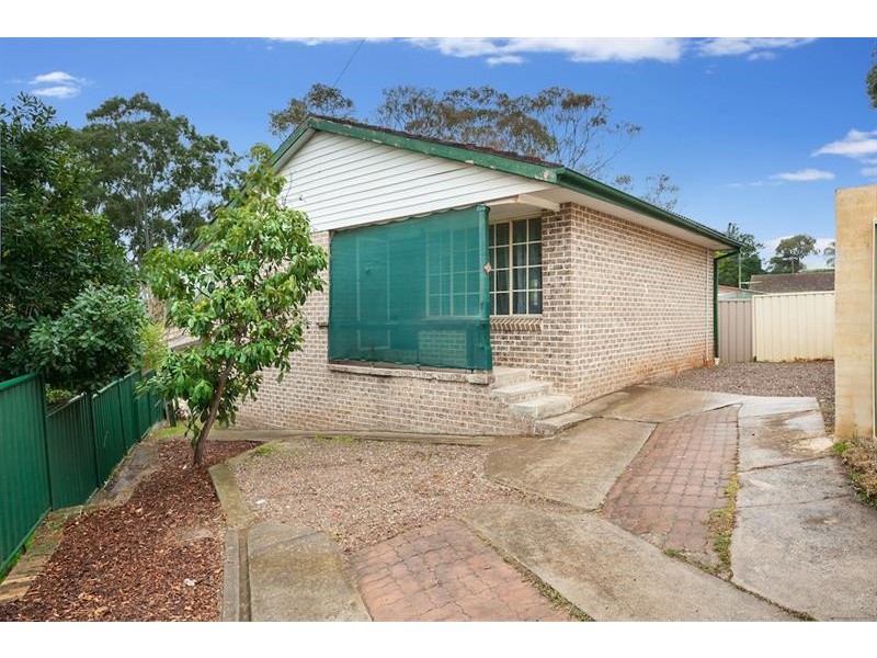 11 Foster Cl, West Hoxton NSW 2171