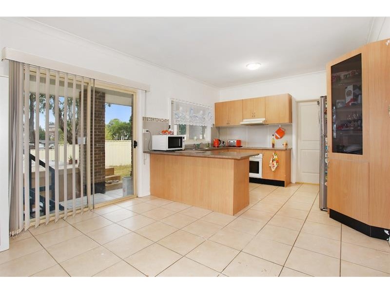 11 Foster Cl, West Hoxton NSW 2171