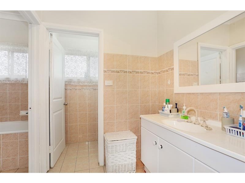 11 Foster Cl, West Hoxton NSW 2171