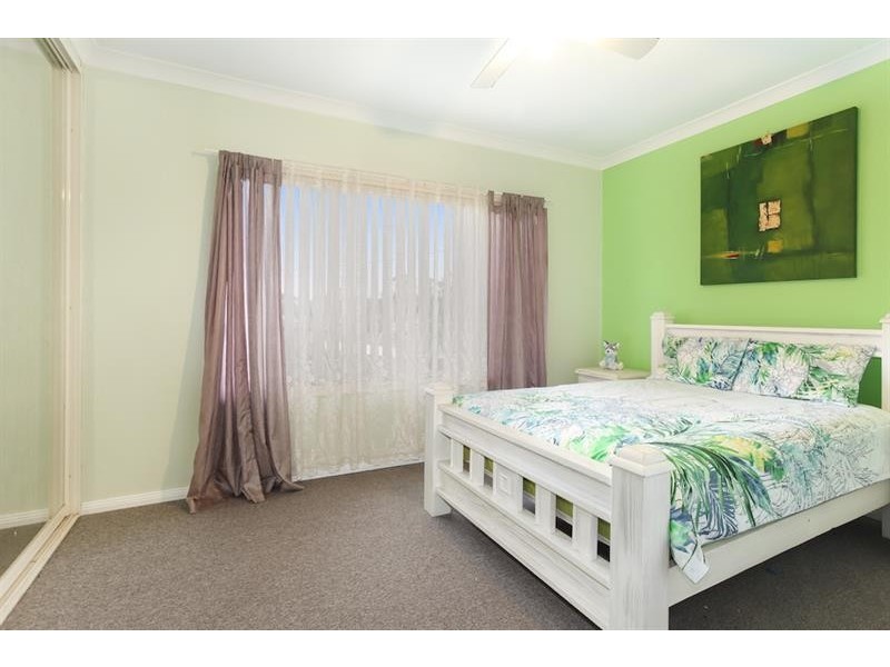 11 Foster Cl, West Hoxton NSW 2171