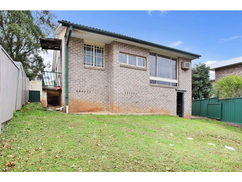 11 Foster Cl, West Hoxton NSW 2171