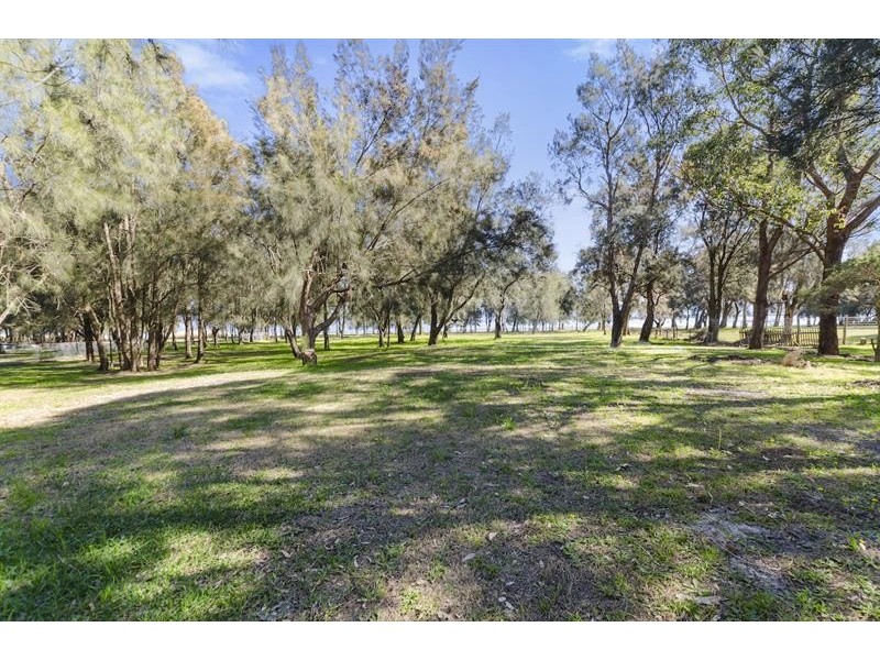 24 Windang Rd, Primbee NSW 2502