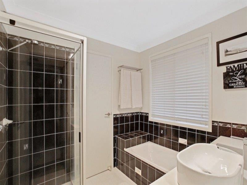 2 Wardle Cl, Currans Hill NSW 2567