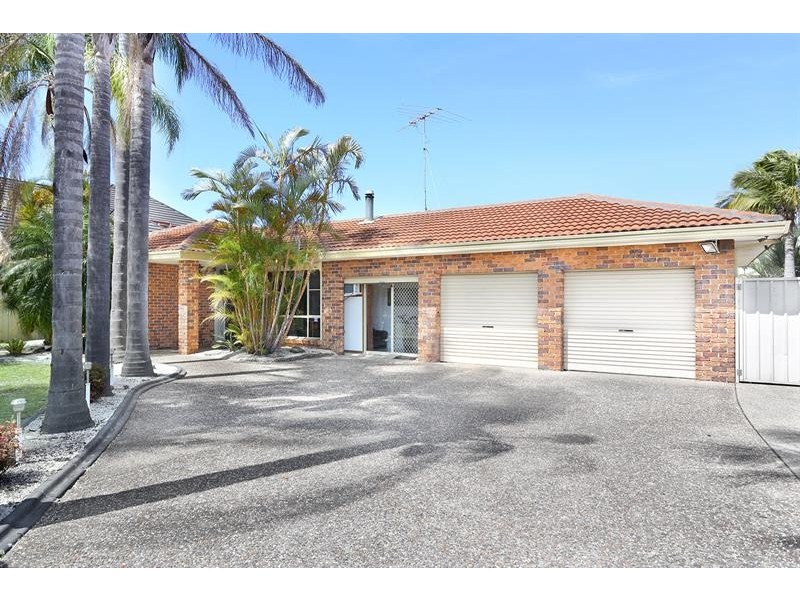 62 Greenfield Rd, Prairiewood NSW 2176