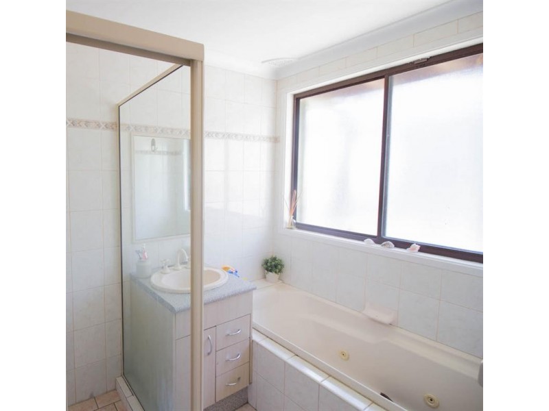 5 Shelley Pl, Wetherill Park NSW 2164