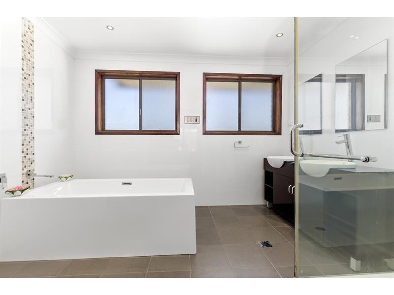 35 Noble Rd, Albion Park NSW 2527