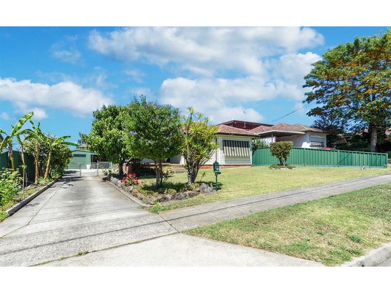 868 The Horsley Dr, Smithfield NSW 2164