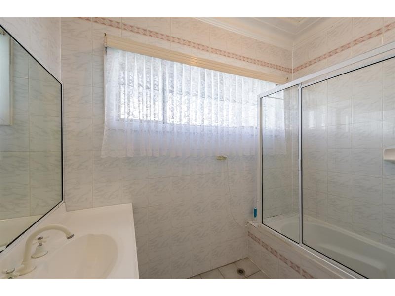 868 The Horsley Dr, Smithfield NSW 2164