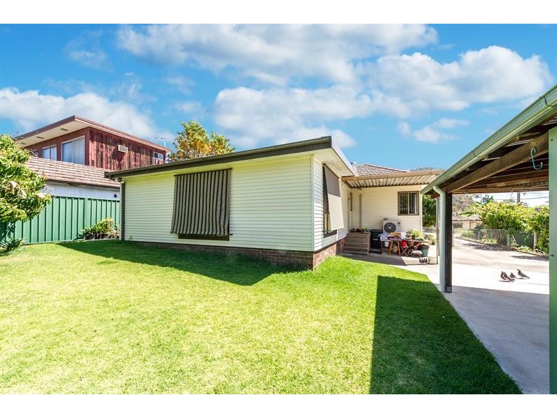 868 The Horsley Dr, Smithfield NSW 2164