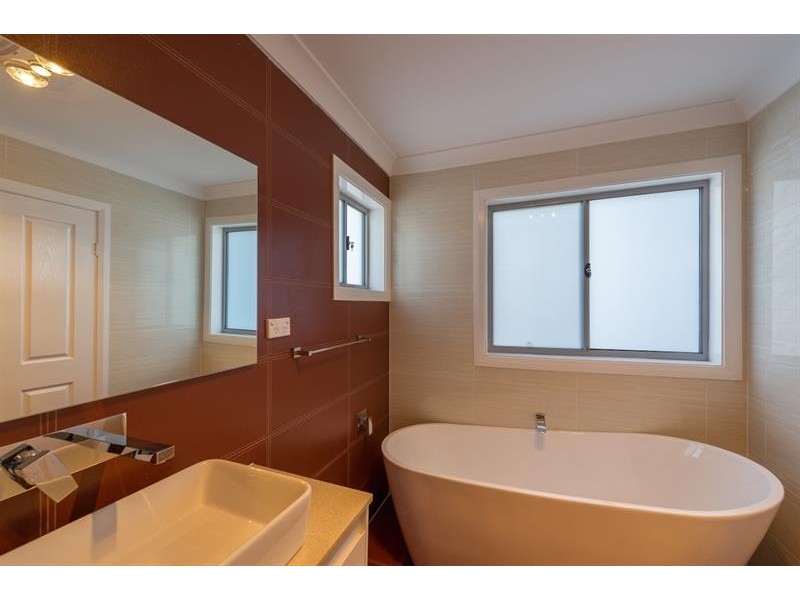 137 Cambridge St, Canley Heights NSW 2166