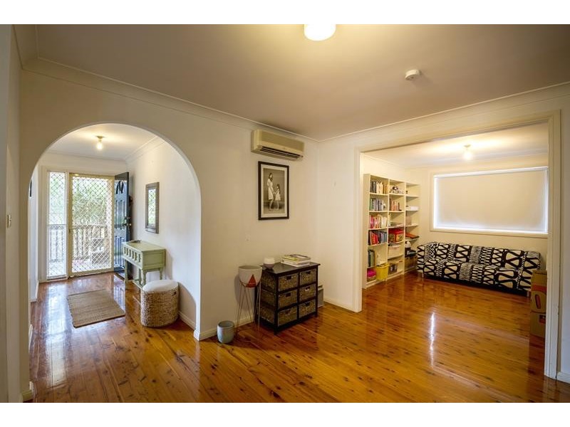 2 Whisson Cl, Abbotsbury NSW 2176