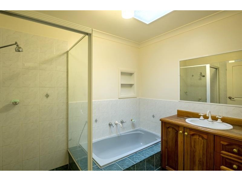2 Whisson Cl, Abbotsbury NSW 2176
