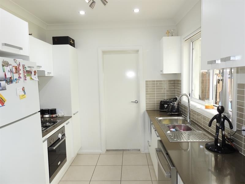 153 Hemsworth Ave, Middleton Grange NSW 2171