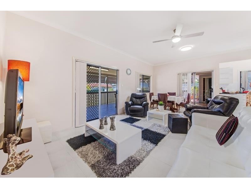 13 Warrina Ave, Summerland Point NSW 2259