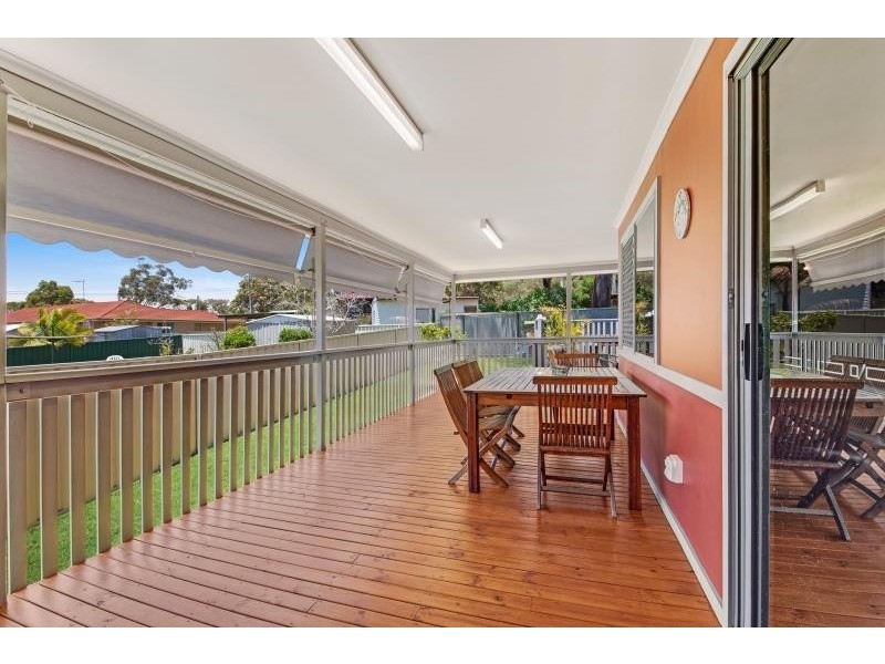 13 Warrina Ave, Summerland Point NSW 2259