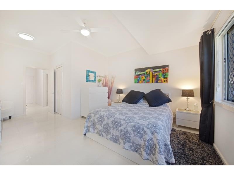 13 Warrina Ave, Summerland Point NSW 2259