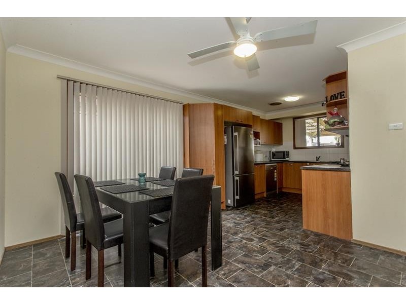 8 Waterfall Cres, Cranebrook NSW 2749