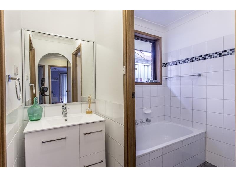 8 Waterfall Cres, Cranebrook NSW 2749