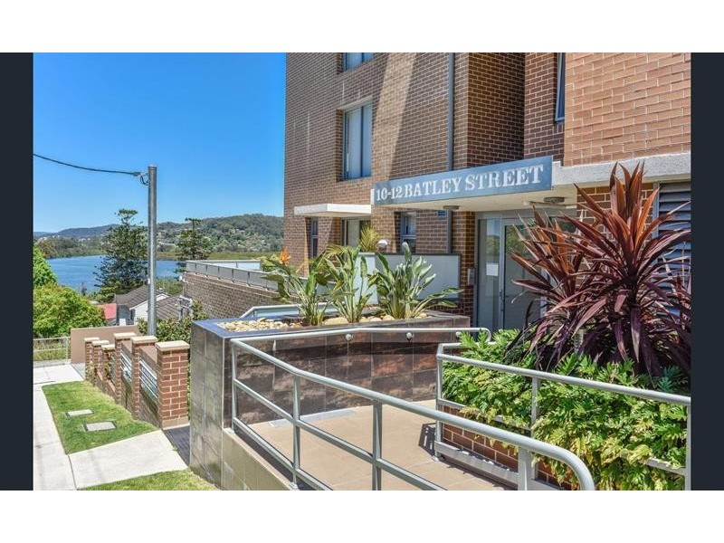 29/10-12 Batley St, Gosford NSW 2250