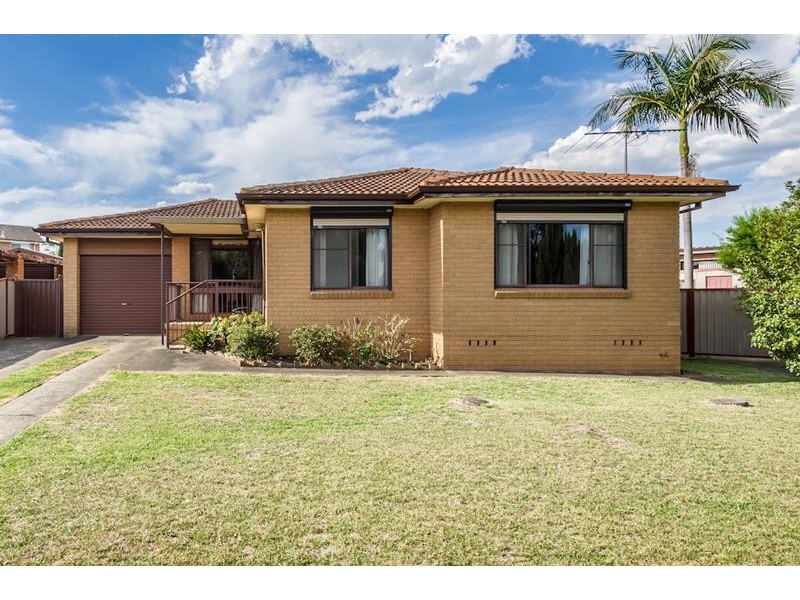 9 Triten Ave, Greenfield Park NSW 2176