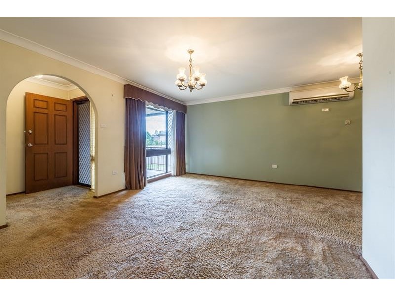 9 Triten Ave, Greenfield Park NSW 2176