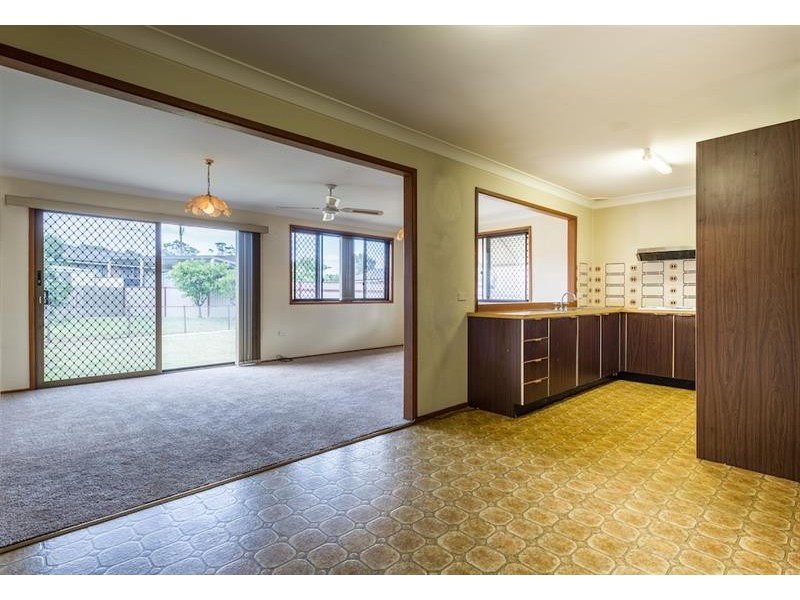 9 Triten Ave, Greenfield Park NSW 2176