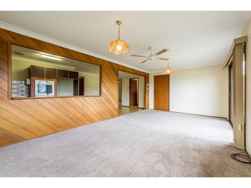 9 Triten Ave, Greenfield Park NSW 2176