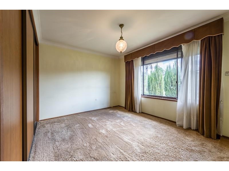 9 Triten Ave, Greenfield Park NSW 2176