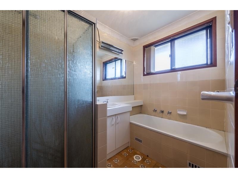 9 Triten Ave, Greenfield Park NSW 2176