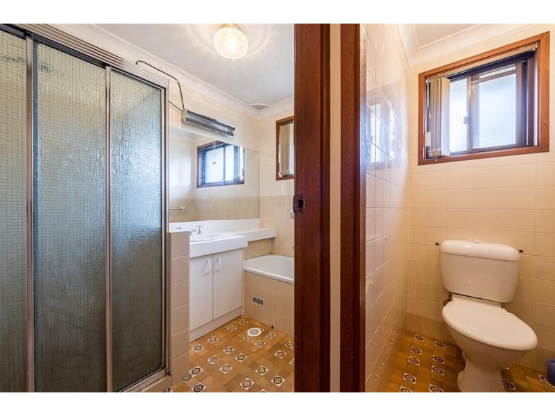 9 Triten Ave, Greenfield Park NSW 2176