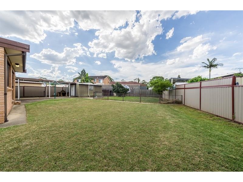9 Triten Ave, Greenfield Park NSW 2176