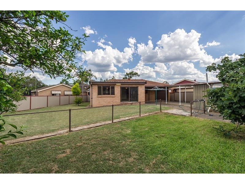 9 Triten Ave, Greenfield Park NSW 2176