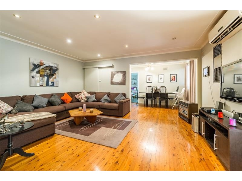 6 Siandra Ave, Fairfield NSW 2165