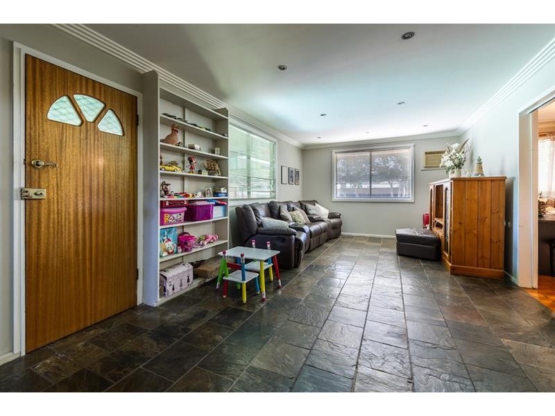 6 Siandra Ave, Fairfield NSW 2165