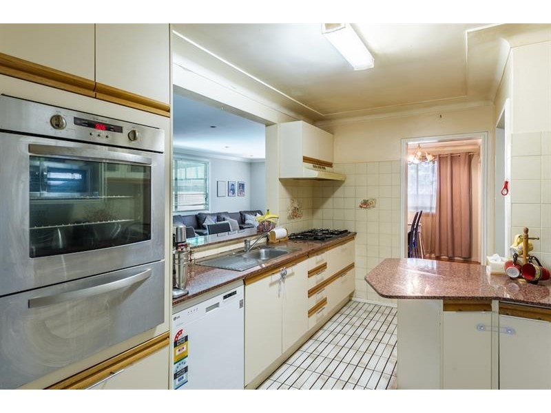 6 Siandra Ave, Fairfield NSW 2165