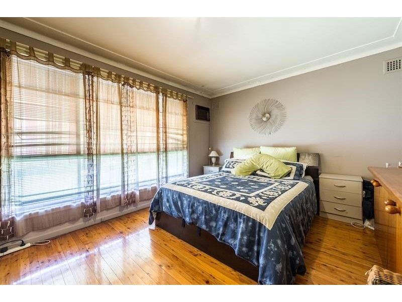 6 Siandra Ave, Fairfield NSW 2165