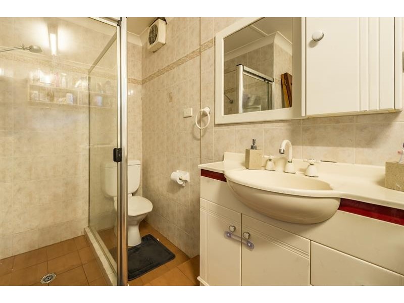 6 Siandra Ave, Fairfield NSW 2165