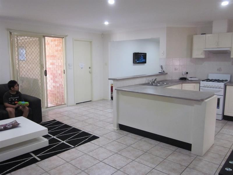 2 Titania Pl, Rosemeadow NSW 2560