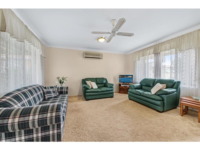 9 Elm Pl, Blue Haven NSW 2262